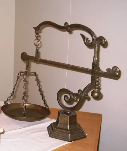 Cacharros-de-pesar-balanza-de-platillos3
