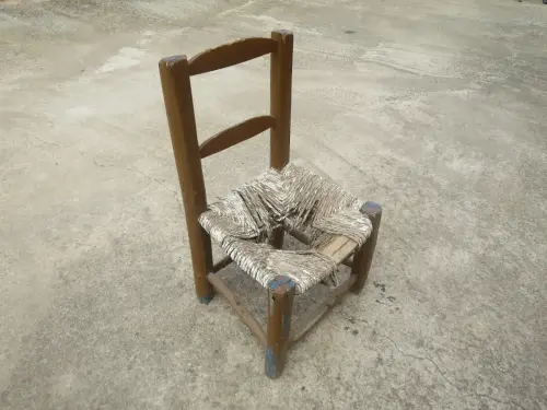 Cacharros-madera-silla