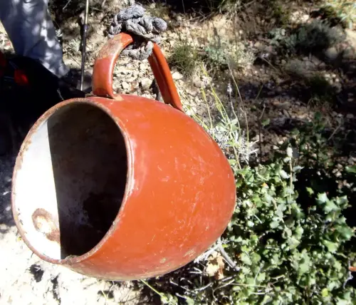 Cacharros-metalicos-cazo-con-asa