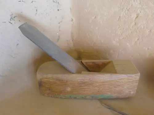 Cacharros-metalicos-cepillo-carpintero