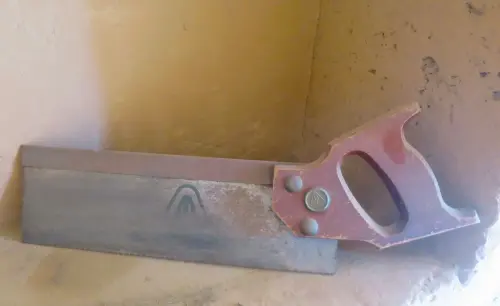 Cacharros-metalicos-serrucho