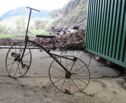 Cacharros-metalicos-triciclo