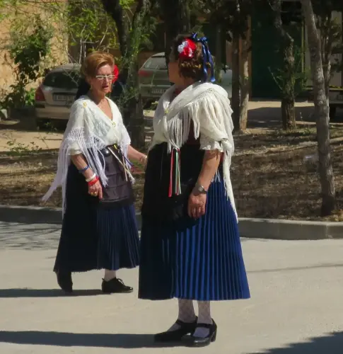 Oficios-Costura-Atuendo-tradicional2