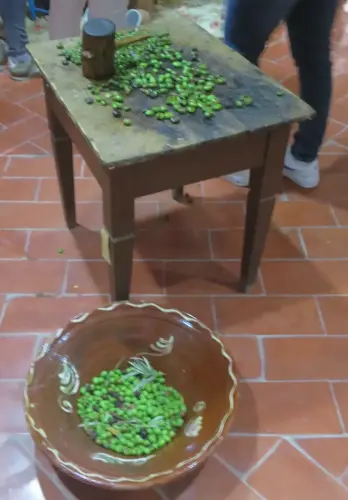 Oficios-Machacar-aceituna