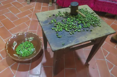 Oficios-Machacar-aceituna2