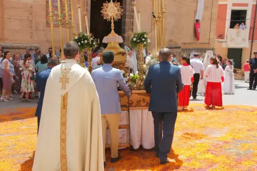 FiestasTradiciones-CorpusAlfombras-Elche-de-la-Sierra198