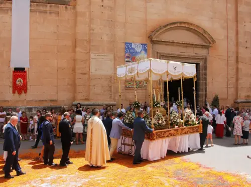 FiestasTradiciones-CorpusAlfombras-Elche-de-la-Sierra200