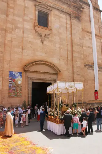 FiestasTradiciones-CorpusAlfombras-Elche-de-la-Sierra201
