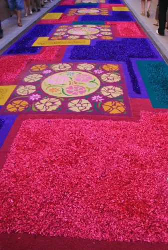 FiestasTradiciones-CorpusAlfombras-Elche-de-la-Sierra40