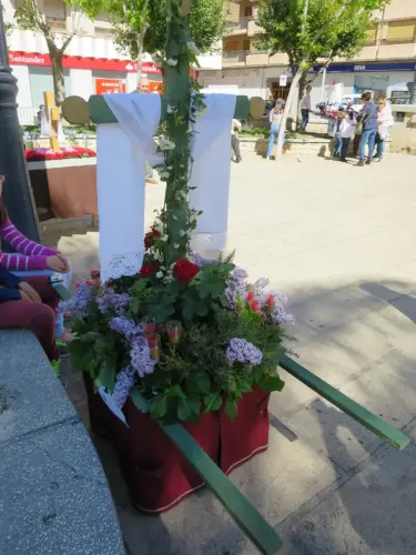 FiestasTradiciones-Dia-de-la-Cruz-Hellin3