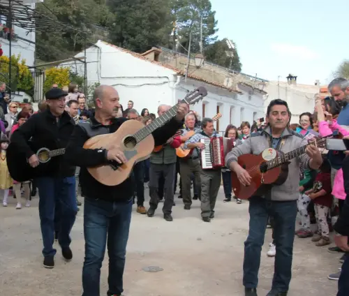 FiestasTradiciones-Dia-de-la-Cruz-Casa-la-NogueraRiopar28