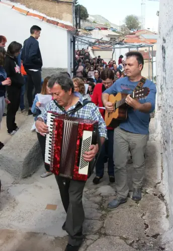 FiestasTradiciones-Dia-de-la-Cruz-Casa-la-NogueraRiopar34