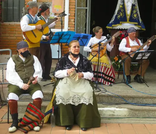 FiestasTradiciones-Mayos-a-la-Virgen-y-a-las-Mozas-El-Salobral-Albacete16