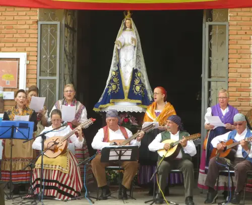 FiestasTradiciones-Mayos-a-la-Virgen-y-a-las-Mozas-El-Salobral-Albacete40