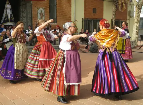 FiestasTradiciones-Mayos-a-la-Virgen-y-a-las-Mozas-El-Salobral-Albacete56