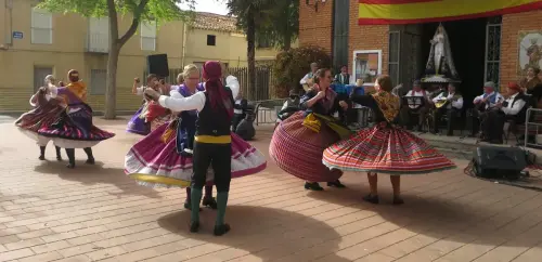 FiestasTradiciones-Mayos-a-la-Virgen-y-a-las-Mozas-El-Salobral-Albacete67