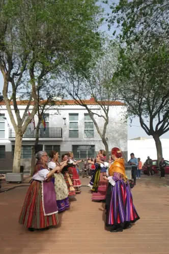 FiestasTradiciones-Mayos-a-la-Virgen-y-a-las-Mozas-El-Salobral-Albacete87