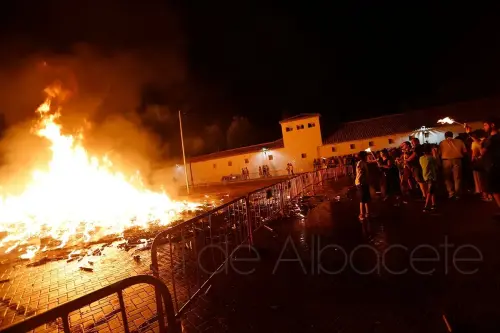 FIEST.TRAD.096-El-fuego-Noche-de-San-Juan-AB