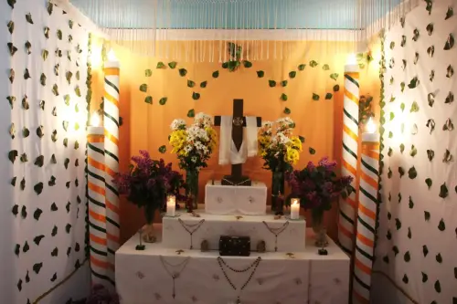 FIEST.TRAD.180-Altar-Cruz-de-mayo-Casa-de-la-Noguera-Riopar-16.26.21