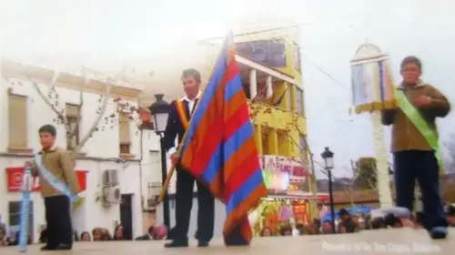 FIEST.TRAD.186b-Correr-la-bandera-en-la-fiesta-de-los-Tres-Cargos-Balazote