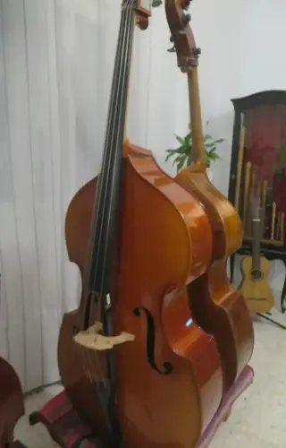 Contrabajo-moderno-de-4-cuerdas
