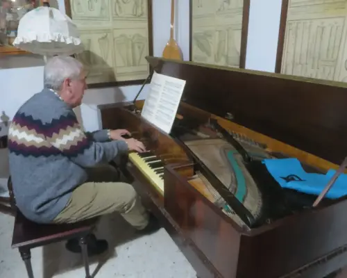 Piano-rectangular-o-de-mesa-c.-1840