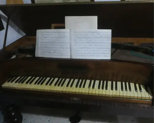 Teclado-piano-de-mesa