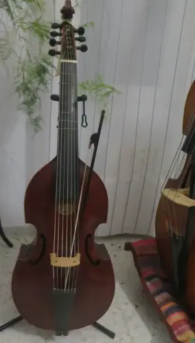 Viola-de-gamba-bajo-de-7-cuerdas