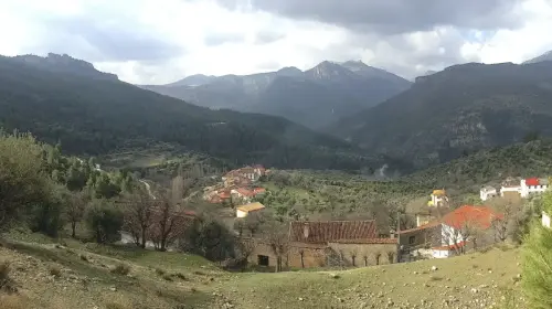 7.3-Sierra-de-Segura-Yeste12-La-Graya-y-sierras-Jienenses-al-fondo