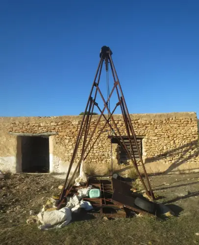 Pozos-Elche-de-la-Sierra-polea-elevadora