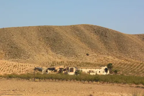 Edificacion-rural-Casa-de-la-Cueva-Hellin
