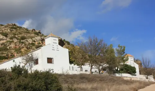 Edificacion-rural-El-Bosque-Alpera