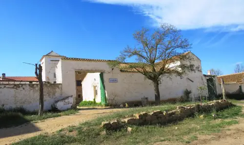 Edificacion-rural-La-Galana-Petrola