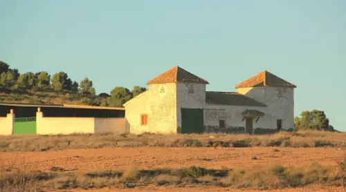 Edificacion-rural-Por-Montealegre