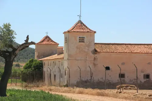 Edificacion-rural-Villa-Negron-Pozo-Canada