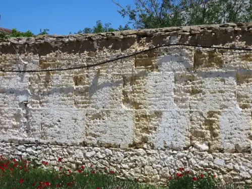 Elem.const .002-Tapial-sobre-cimientos-de-piedra4a-encalado